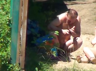 nudisti, vani, lutke, kamera, plaža, voajer, brinete