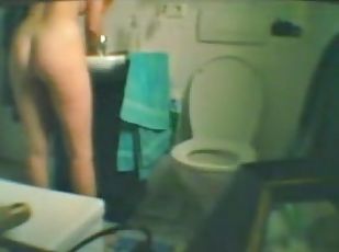 Real hidden cam sex scenes of the girl nude in bathroom