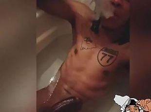 Bañando, Masturbación, Amateur, Negra (Ebony), Polla enorme, Paja, A solas, Fumando, Polla