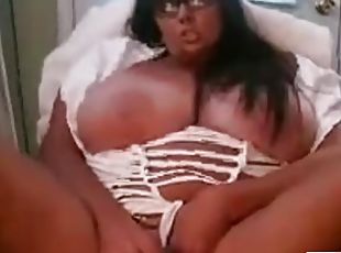Mom sara with big boobs masturbating for you
