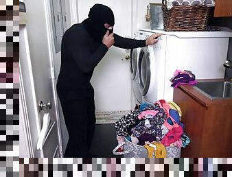 Kinky burglar drills stupid teenage babe in bed