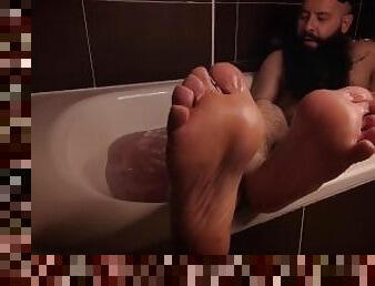 Bearded guy in the bathtub part 1 (feet, hairy armpits and hairy cock)
