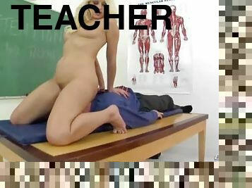 Teacher sucks her toes and has facesitting fun