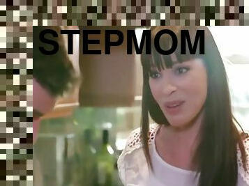 Amanda Tate In Bad Stepmoms