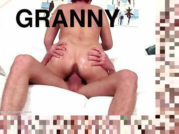 karvainen, vanha, amatööri, anaali, suihinotto, isoäiti-granny, kova-seksi, pilluuntulo, nuori-18, vanhempi