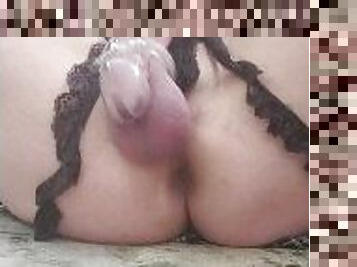 Bubble butt trap rubbing herself to orgasm