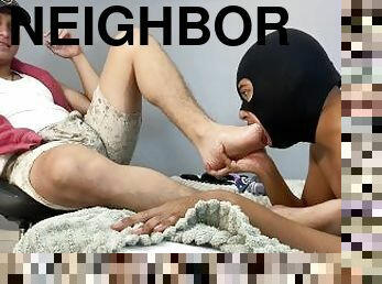 Sissy convinces her neighborhood neighbor to let her enjoy his big male feet