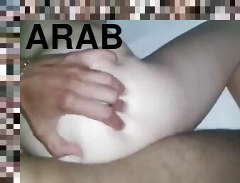 Une blanche se fait carter la chatte par une bite de rebeu en levrette white girl is stretched by an arab cock