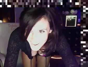 Brunette flashes her curves on webcam