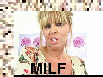 English milf drool over her snapchat  miaxxse