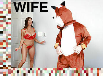 Kinky housewife Alexis Fawx goes wild with hung Mascot Zac