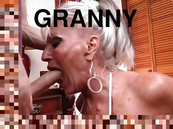 cul, gros-nichons, mature, granny, énorme-bite, maman, fellation-profonde, trio, blonde, lingerie