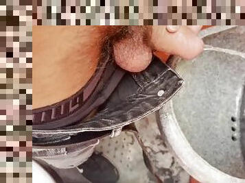 tatic, paroasa, in-afara, pisandu-se, public, amatori, gay, toaleta, fetish, solo