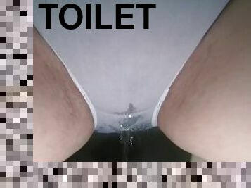 pisser, amateur, mature, milf, maison, belle-femme-ronde, culotte, toilette, fétiche, gros-plan