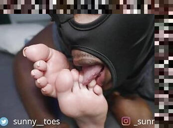 orange Toes foot worship