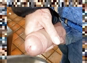 Cruise, masturbation and cumshot in local public urinals - Rockard Daddy