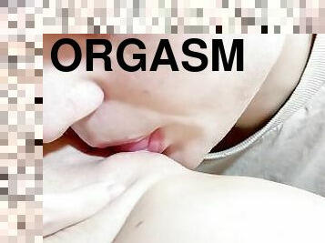 clitoris-bagian-atas-vagina-paling-sensitif, orgasme, vagina-pussy, amatir, remaja, pasangan, oral-melalui-mulut, basah
