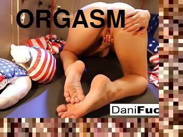 Watch Sexy Dani Play With Her Pussy - Masturbation