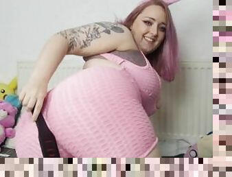British Bimbo wiggles her Big Ass in Pink Workout Gear