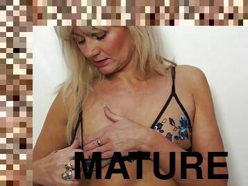 Sexy mature mom with skinny hungry body