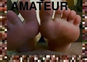 GTS - Giantess Shows You how to Worship her Stinky Feet!