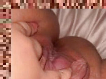 clitoris-bagian-atas-vagina-paling-sensitif, gemuk-fat, mastubasi, orgasme, vagina-pussy, wanita-gemuk-yang-cantik, sperma, manis-sweet, basah