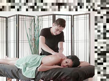 Young boy fucks premium MILF the way she deserves in soft massage kinks