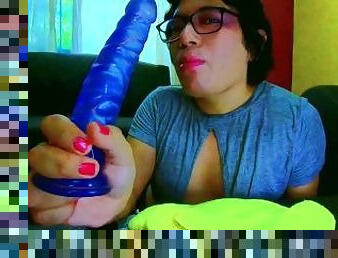 tgirl mamando como loca con arcadas.