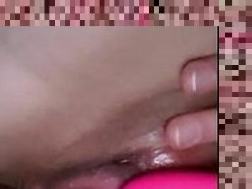 solo MILF masturbation (oragasmic)