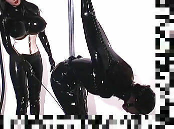 gros-nichons, bdsm, percé, bondage, domination, brunette, femme-dominatrice, fessée, abusée