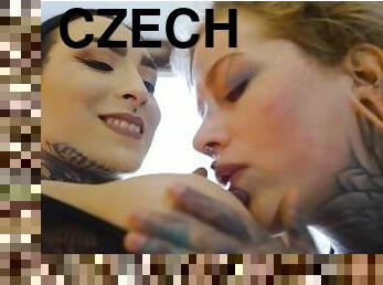 sztuczny-penis, anal, lesbijskie, zabawka, fetysz, czeskie, goth, kobieca-dominacja, tatuaże, wysokie-obcasy