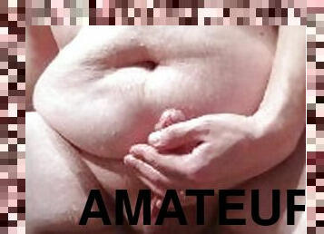 pisser, amateur, ejaculation-sur-le-corps, branlette, solo