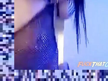 Super hot webcam model drips pussy juice
