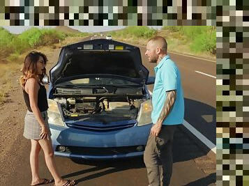 Man fixes her pussy instead of fixing her car