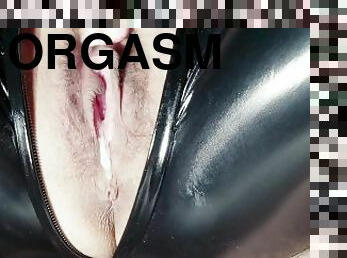 Giving her an orgasm with my finger, creamy pussy at the end - Latex girl