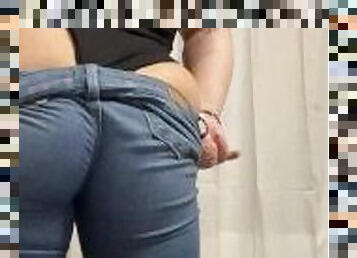 Latina in jeans