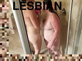 baignade, gros-nichons, grosse, chatte-pussy, lesbienne, ados, française, belle-femme-ronde, joufflue, baisers