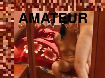 Amateur is posing naked and sucking a dick