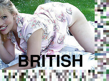 Hot Blonde British Housewife Going Naughty At The Park - MatureNL