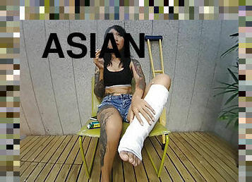 asiatisk, udendørs, amatør, fetish, solo, rygende, brunette, tatovering