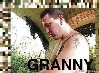 ulkotiloissa, isoäiti-granny, milf, kiimainen, tuhma-naughty, puuma