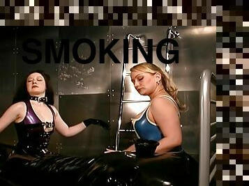 velike-sise, lutke, bdsm, pušenje-smoking