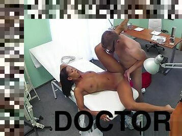 Patient pussylicks nurse then fucks doctor