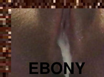 Ebony slut fingers herself until she cums
