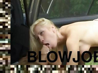 Giving a nice blowjob in a car - Telsev