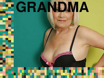 isoäiti, masturbaatio, pillu-pussy, kypsä, milf, lelu, kiimainen, eurooppalainen, euro, alusasut