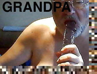 grandpa play on webcam