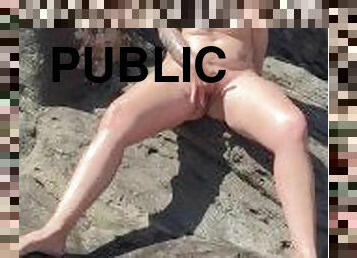 LittleFeet Piss In The Public Beach????????