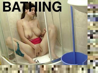 Sexy babe masturbates in the shower