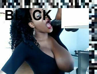 black babe with bigtits shucking her dildo